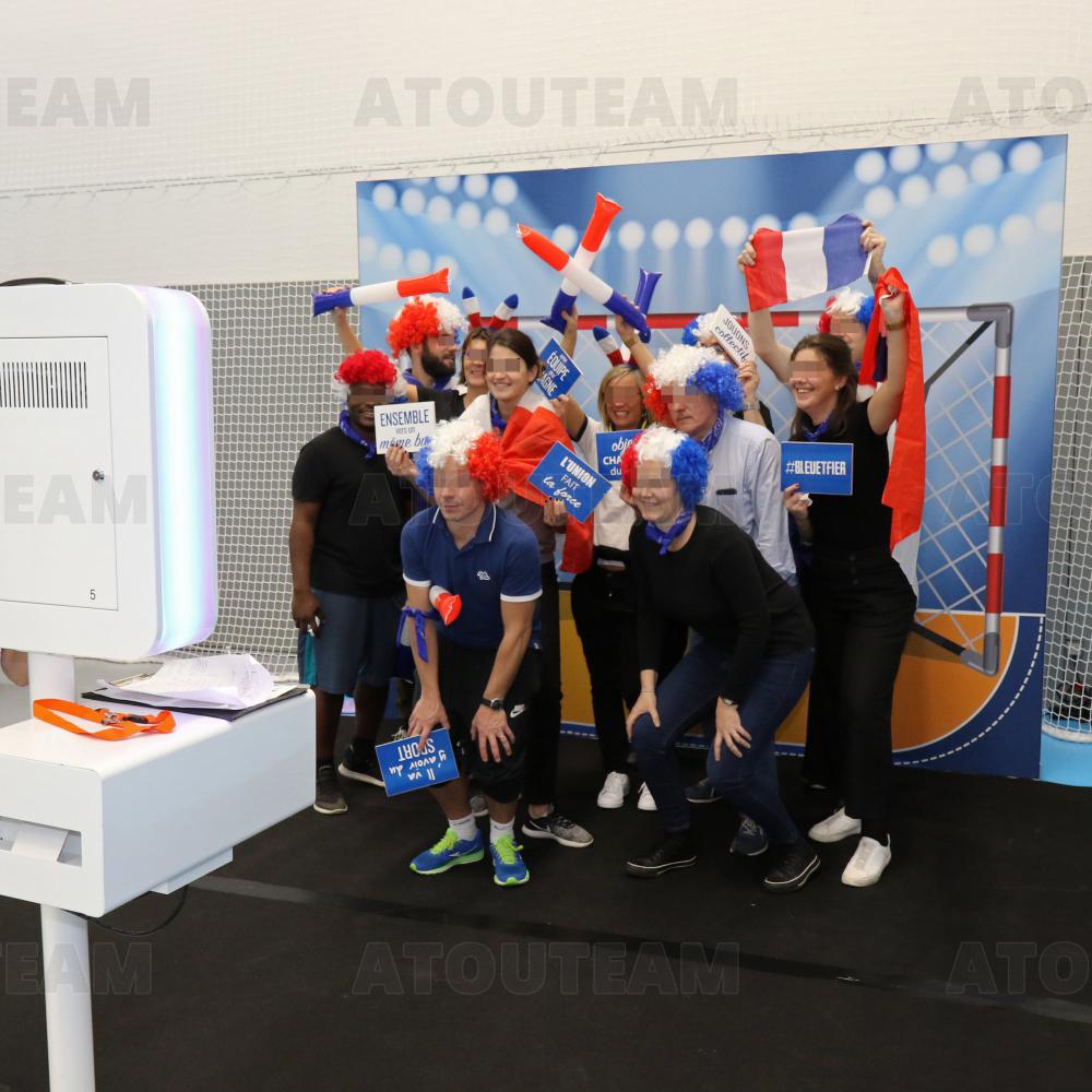 Borne photos immédiates avec photocall personnalisé